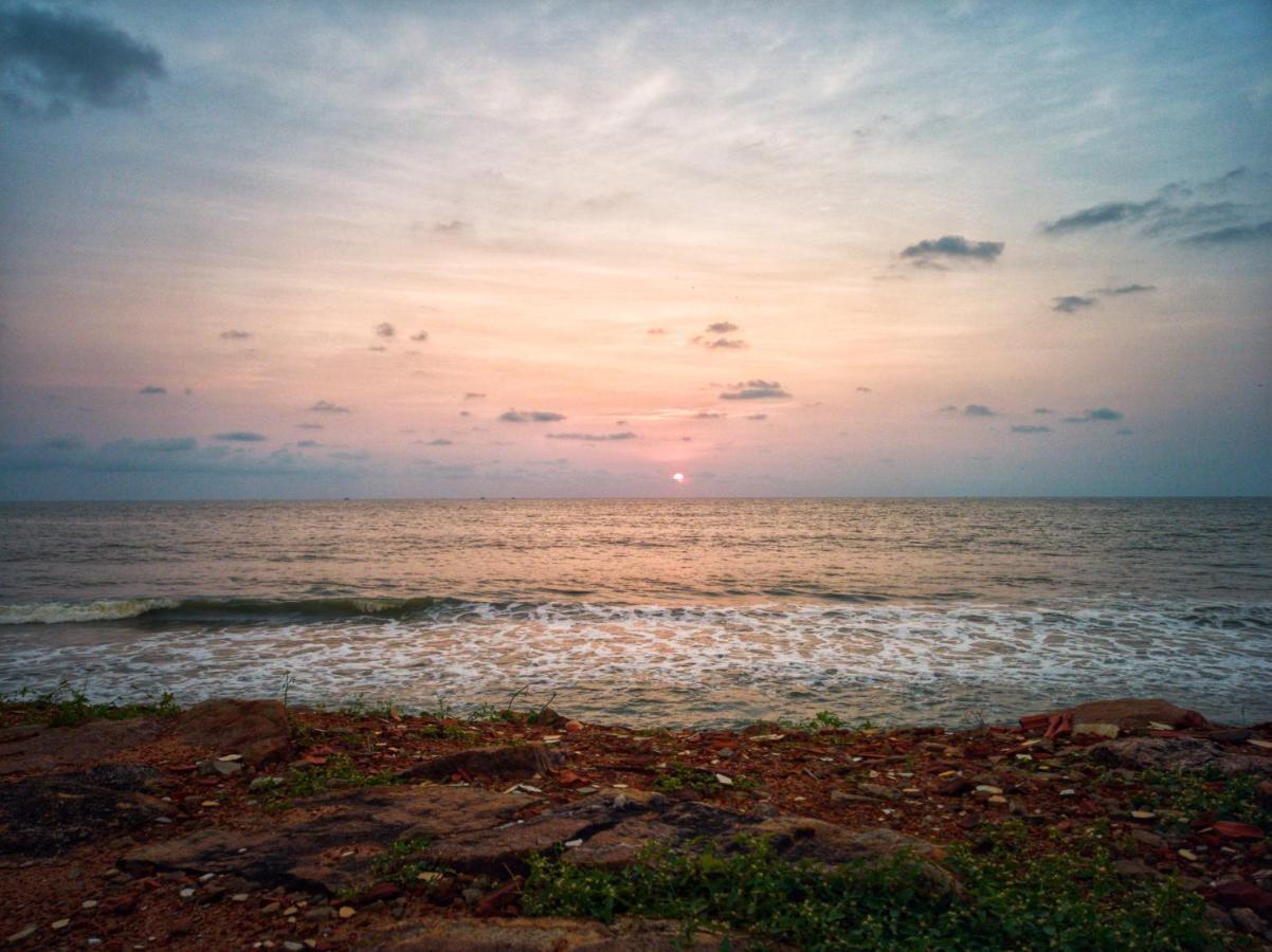 Sea View Resort- Esha Heritage Inn Cherai Beach Exterior foto