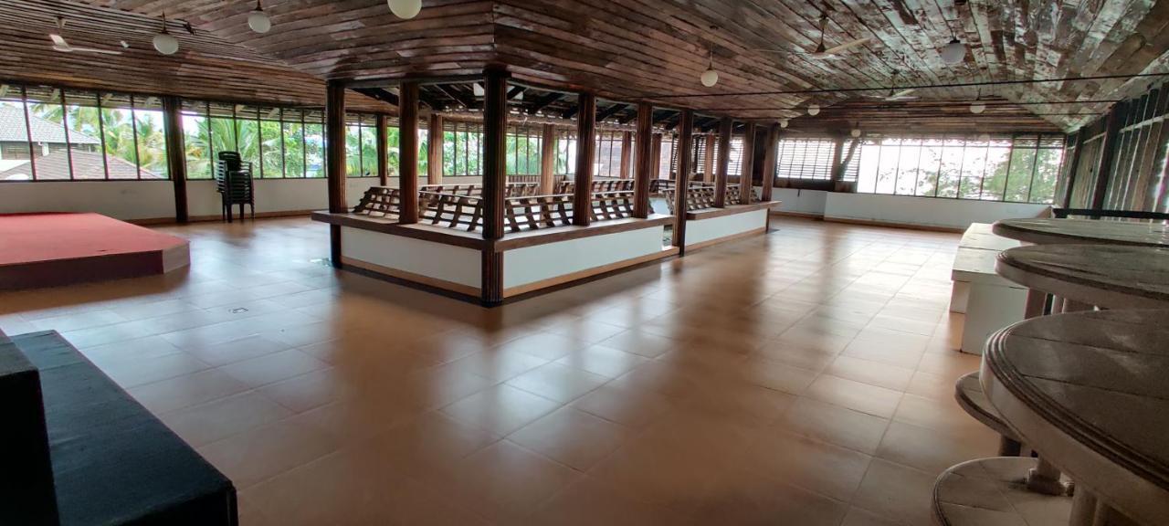 Sea View Resort- Esha Heritage Inn Cherai Beach Exterior foto