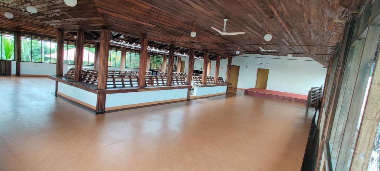Sea View Resort- Esha Heritage Inn Cherai Beach Exterior foto