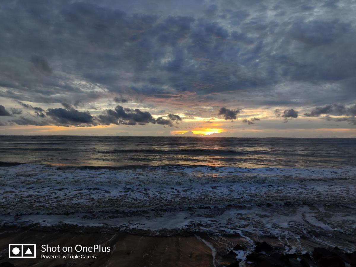 Sea View Resort- Esha Heritage Inn Cherai Beach Exterior foto